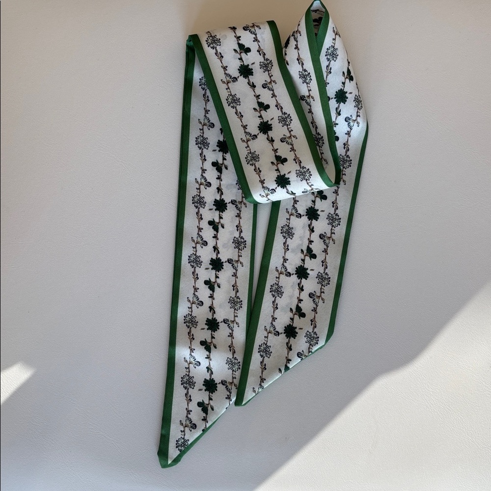 ☀️ 🌸Versatile Floral Accent Hair Tie / Mini Scarf
